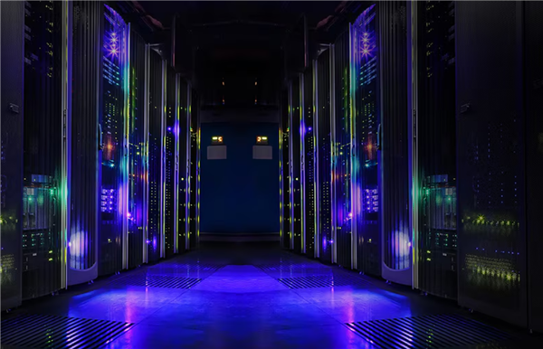 不被NV卡脖子 AMD宣布全球首個以太網AI產品：260TB/s帶寬