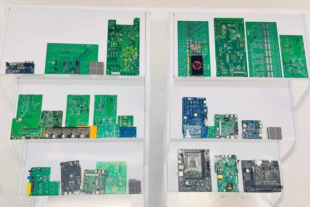 多種PCB樣板與不同板級結(jié)構(gòu)