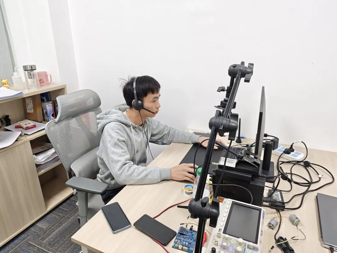電源硬件實操與示波器調試場景