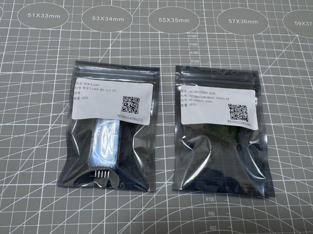 原廠寄來(lái)的 WCH-LinkE 和 CH32M007E8U6-BLDC 評(píng)估板