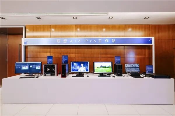 Intel甩出兩個(gè)王炸！至強(qiáng)600、銳炫Pro B70雙劍合璧 重新定義AI工作站