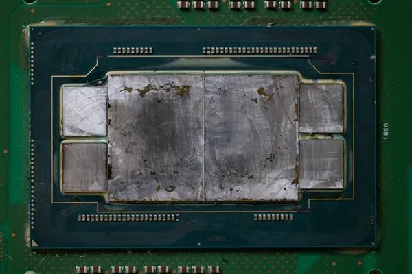 Intel廢棄GPU樣品意外流出！雙芯+四顆HBM2E