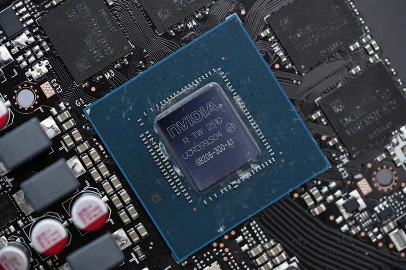 映众RTX 5060 Ti曜夜16GB显卡评测：小巧简约 DLSS 4表现亮眼