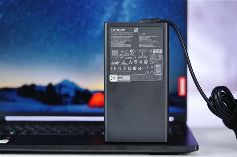 聚焦超級工程與科研生產力！Lenovo P16v 2026工作站評測：NVIDIA RTX PRO Blackwell加持 物理斷網跑AI