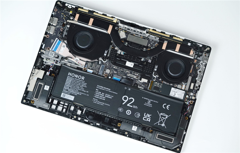 核顯本竟敢賣到萬元級別！榮耀MagicBook Pro16 2026全面評測：88W滿血 + 92Wh續(xù)航，這可能是史上最強的核顯本