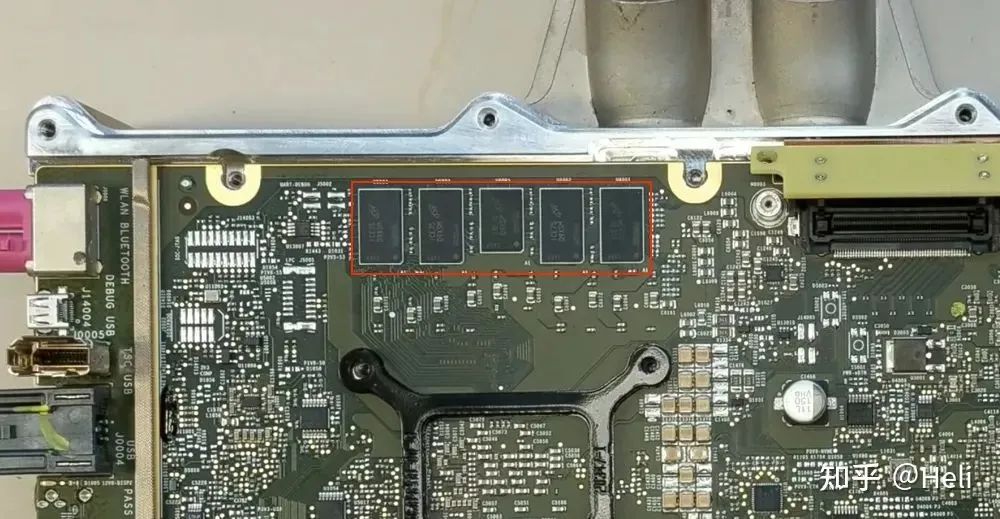 组合,model y与model s通信小板长得完全一样,autopilot与model3 ap