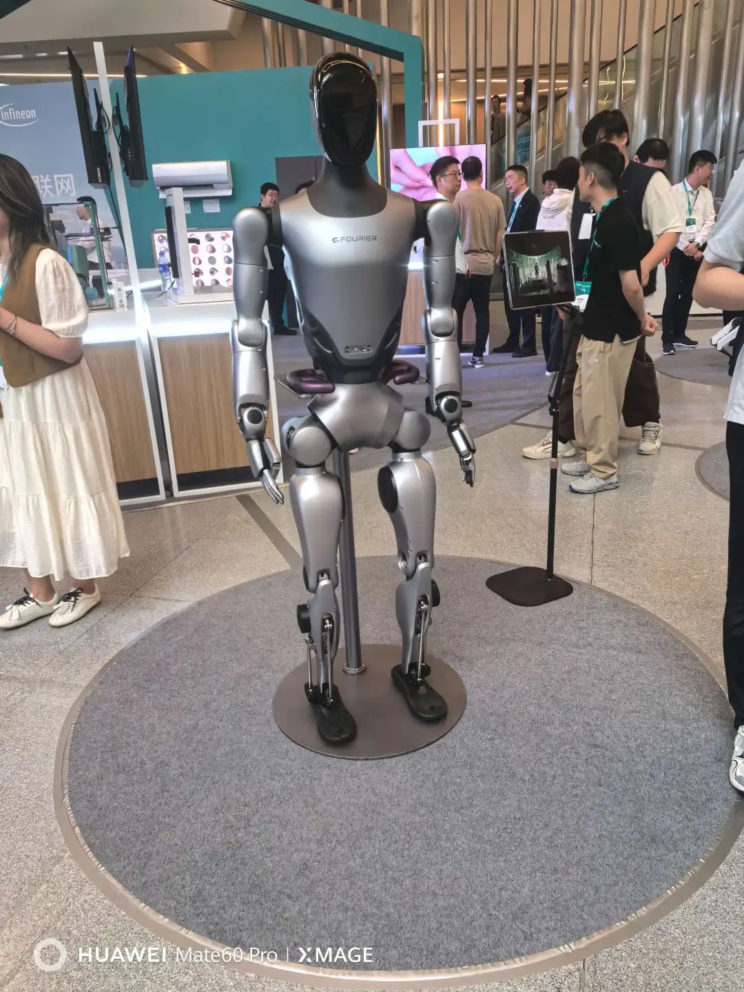 人形机器人