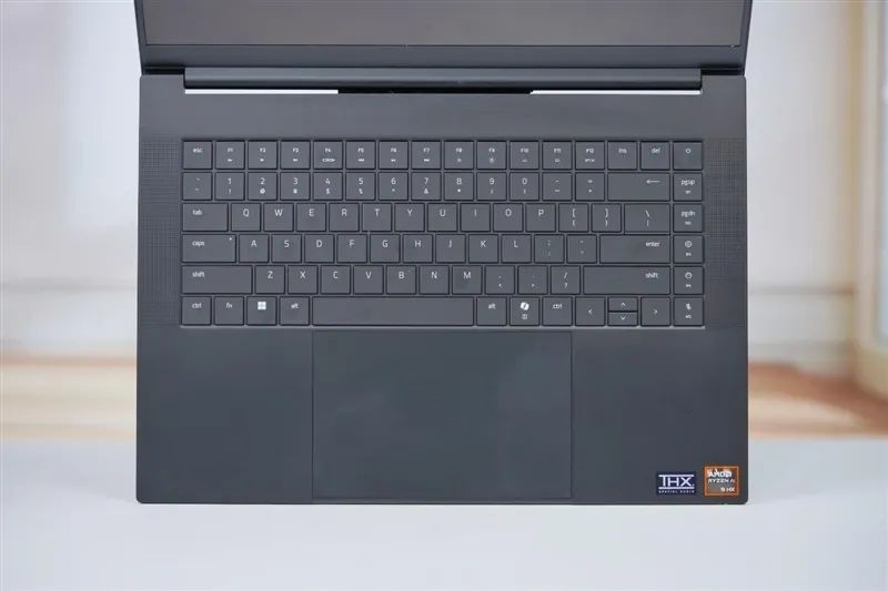 超輕薄RTX 5090游戲本體驗《毀滅戰士：黑暗時代》：DLSS 4輕松駕馭4K