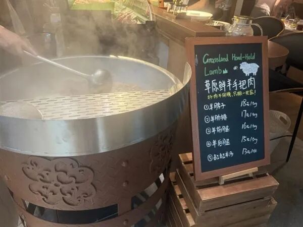 西貝創始人賈國龍布局鮮羊賽道：開業不到3小時 手把肉全部售罄