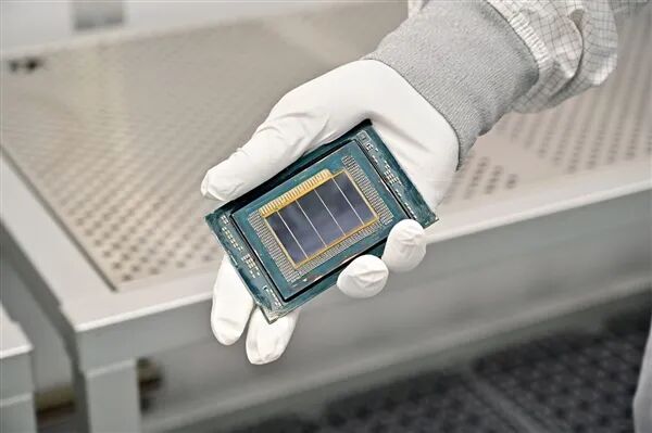 Intel至強6+正式發布：288核心864MB緩存、首次支持國密算法