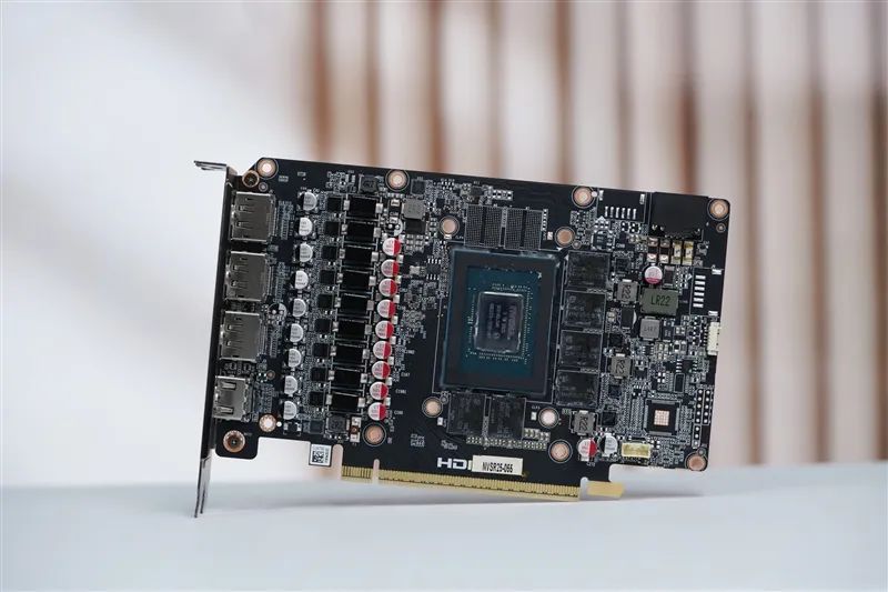 超频能力媲美顶级非公！索泰RTX 5070 SOLID OC评测