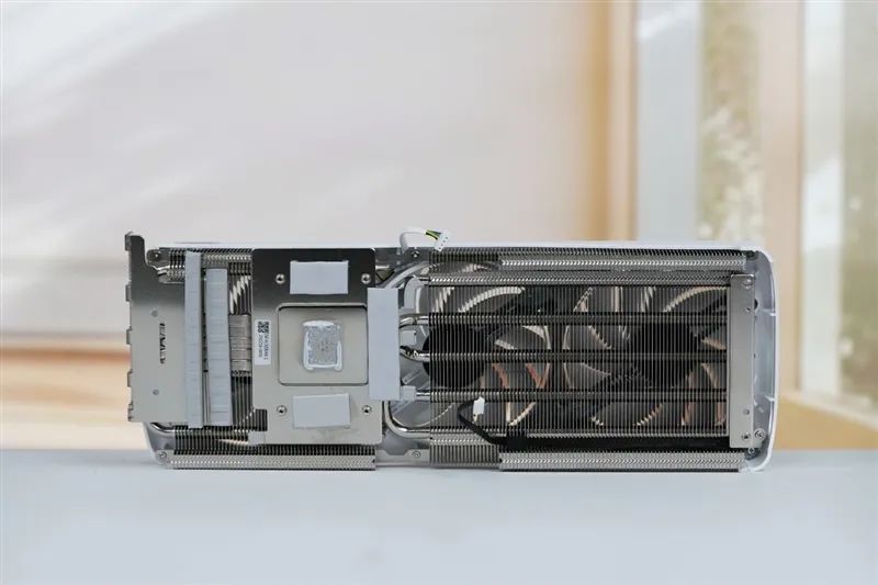 索泰RTX 5070 XGAMING OC显卡评测：极具个性外观之下 仍是游戏利器