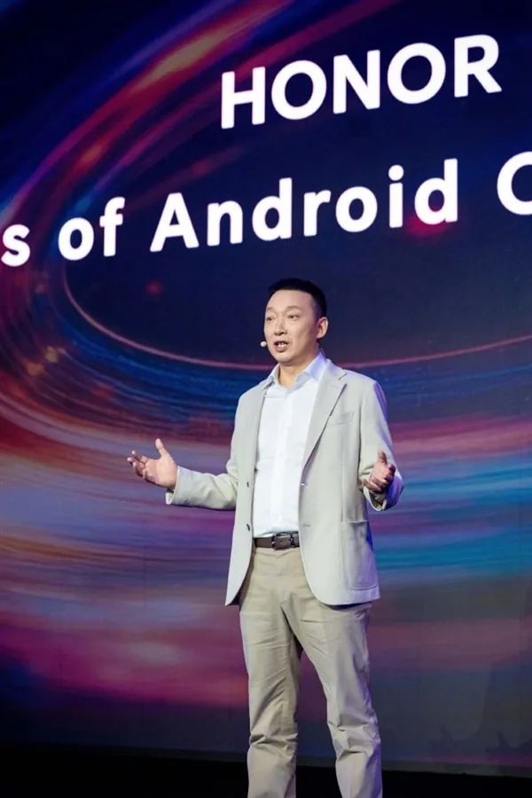 荣耀新CEO李健：荣耀不再是智能手机制造商！