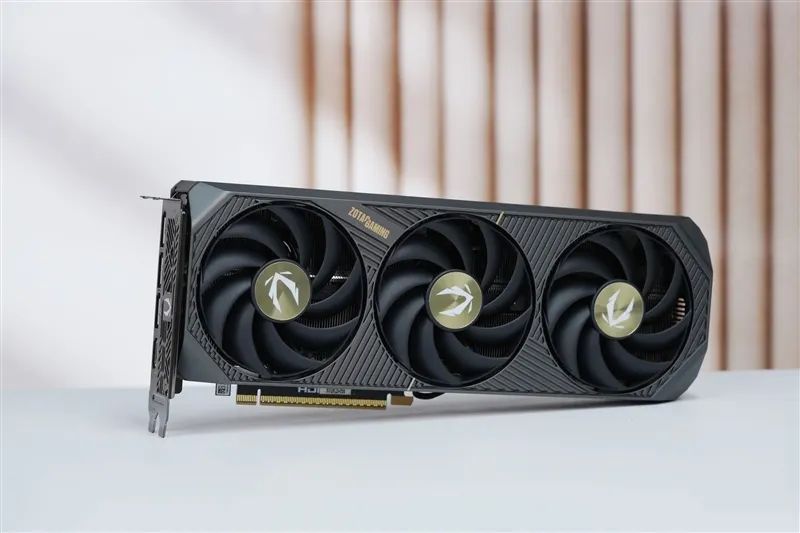 超频能力媲美顶级非公！索泰RTX 5070 SOLID OC评测
