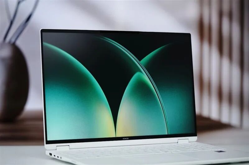 核顯本竟敢賣到萬元級別！榮耀MagicBook Pro16 2026全面評測：88W滿血 + 92Wh續(xù)航，這可能是史上最強的核顯本