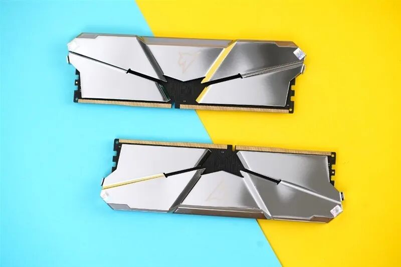 DDR4-3600 vs DDR5-5600游戲實測：低延遲與高帶寬誰更適合游戲