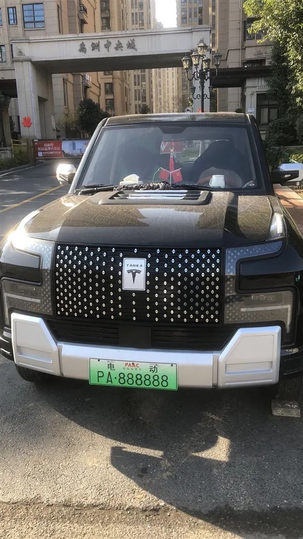 比機動車還要大！可怕的老頭樂上路：抄襲的還是國產百萬豪車