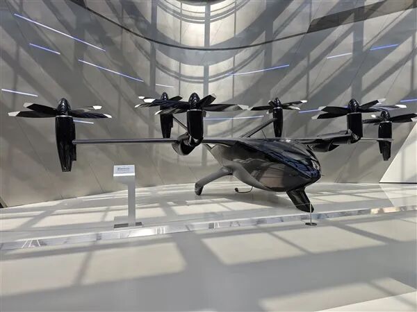 極速360km/h 小鵬發布全新全傾轉固定翼飛行汽車A868